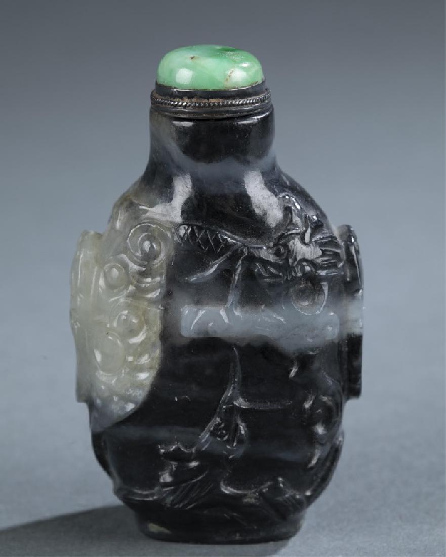 Black and white jade snuff bottle. (1 of 6)