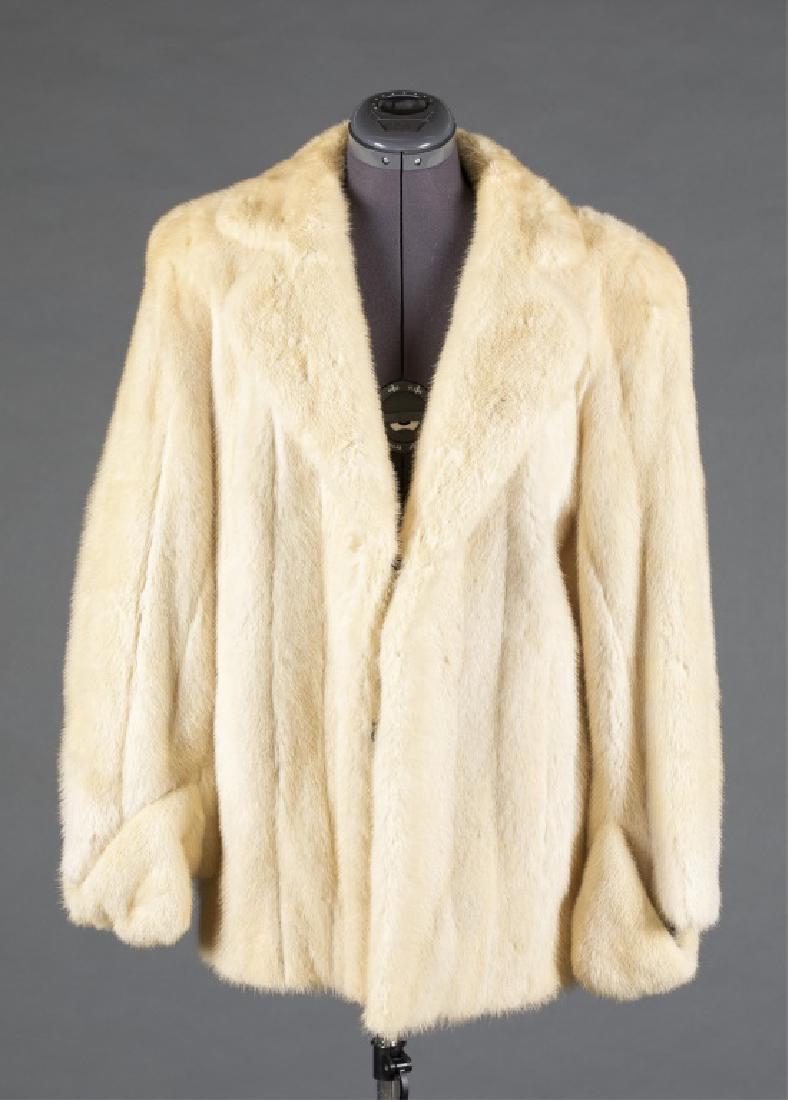 White Mink Fur, Rosendorf Evans, Ladies Coat.: A White Mink Fur Rosendorf Evans Ladies Coat. Silk lined. Label "Rosedorf/Evans." Approximate measurements B: 38" x L: 30."