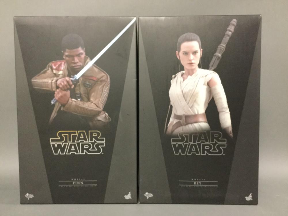 2 Star Wars Collectible Figurines by Hot Toys (1 of 4)