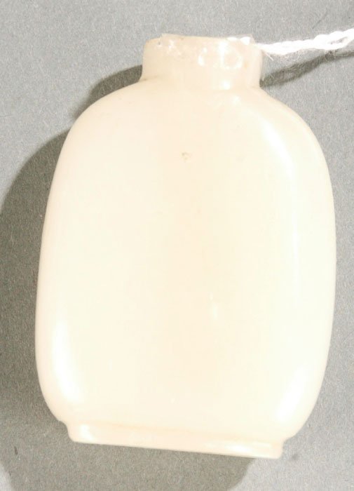 Chinese nephrite jade snuff bottle. 20th century