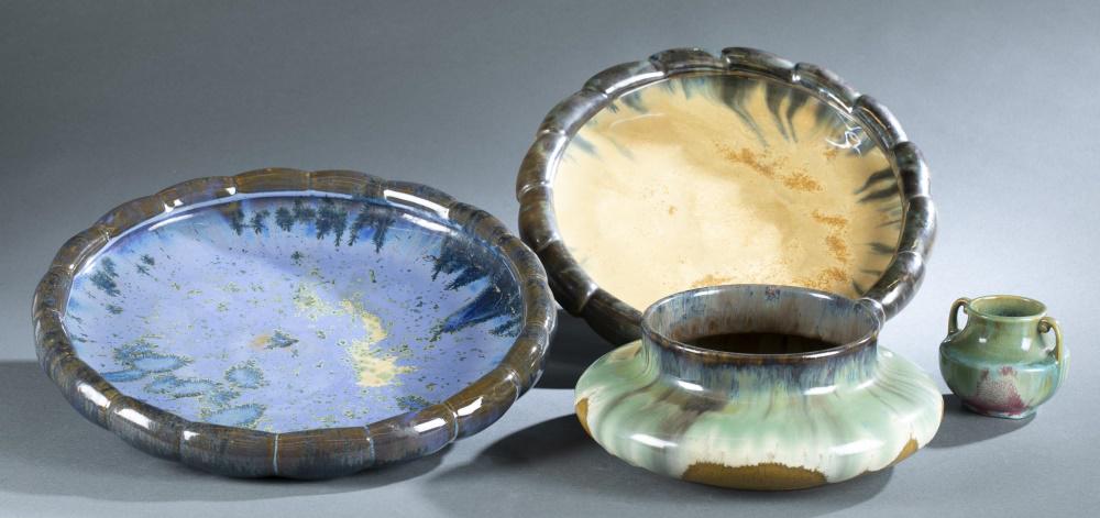 4 Fulper Pottery pieces, 20th century.: A group of two low bowls and two vases by Fulper Pottery. 20th century. New Jersey. ++ Low bowl with flambe cat's eye glaze. Crazing on surface of bowl and unglazed bottom. Oval ink mark on bottom. 2