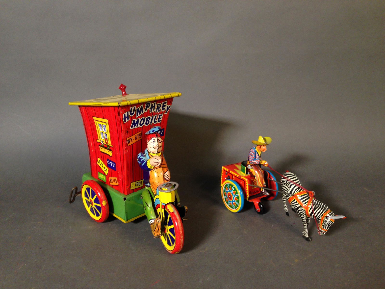 Two Whimsical Tin Litho Wind Up Toy: Two Whimsical Tin Litho Wind Up Toy ++ Wyandotte Toys Ham Fisher Humphrey Mobile, 8.5" x 7" x 5" ++ Lehmann Galop 852 toy, 8" x 5" x 3"_x000D_ Condition: Humphrey Mobile good condition,wear on wheels