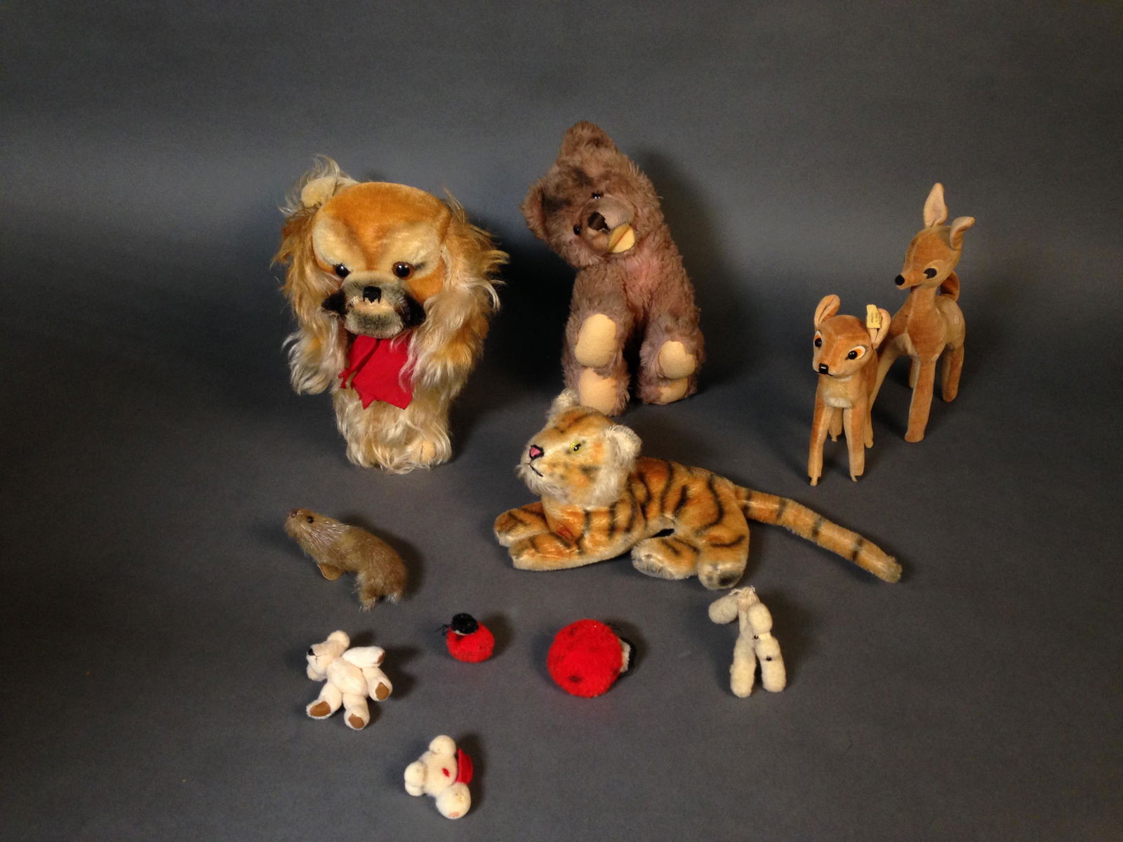 11 Vintage Stuffed Animals: 11 Vintage Stuffed Animals ++ One deer marked "Made in Japan" ++_x000D_ Condition: All show wear consistent with age.