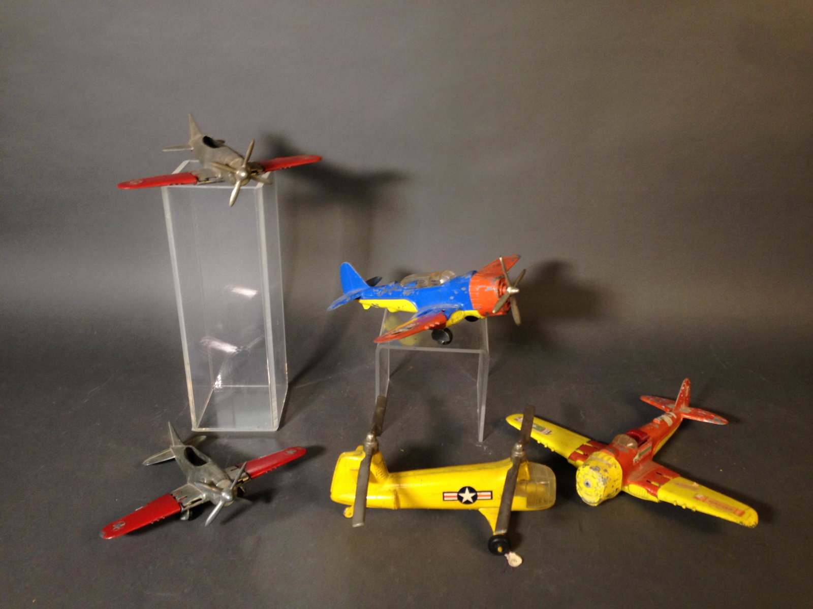 4 Die-Cast Hubley Cosair Planes & Helicopter: 4 Die-Cast Hubley Cosair Planes & Piasecki HUP Retriever Helicopter ++ Largest Cosair 11" and smallest 6" long ++ Piasecki, 9" long_x000D_ Condition: All have wear and loss of paint consistent with ag