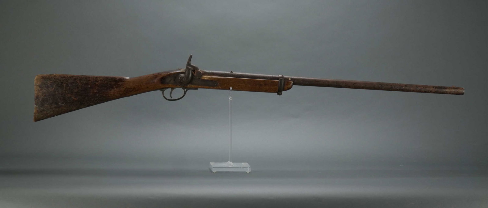 Barnett Of London Percussion Fowler Shotgun.: [Antique Firearms] Barnett of London half stock percussion fowler shotgun ++ Bar action lock plate mark "Barnett London" ++ Carved into stock on right side "Veazie" ++ Unmarked cylindrical barrel ++ M