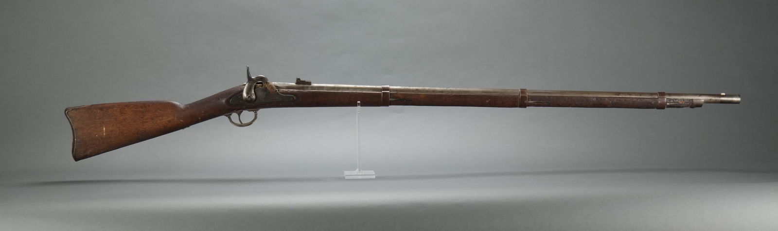 U.S. M1861 E. Robinson Contract Rifle Musket.: [Antique Firearms] U.S. Civil War Model 1861 E. Robinson late contract rifle musket, dated 1864 .58 cal. ++ Lock plate dated 1864 to left of hammer. Right of hammer U.S. eagle motif and "E. Robinson"