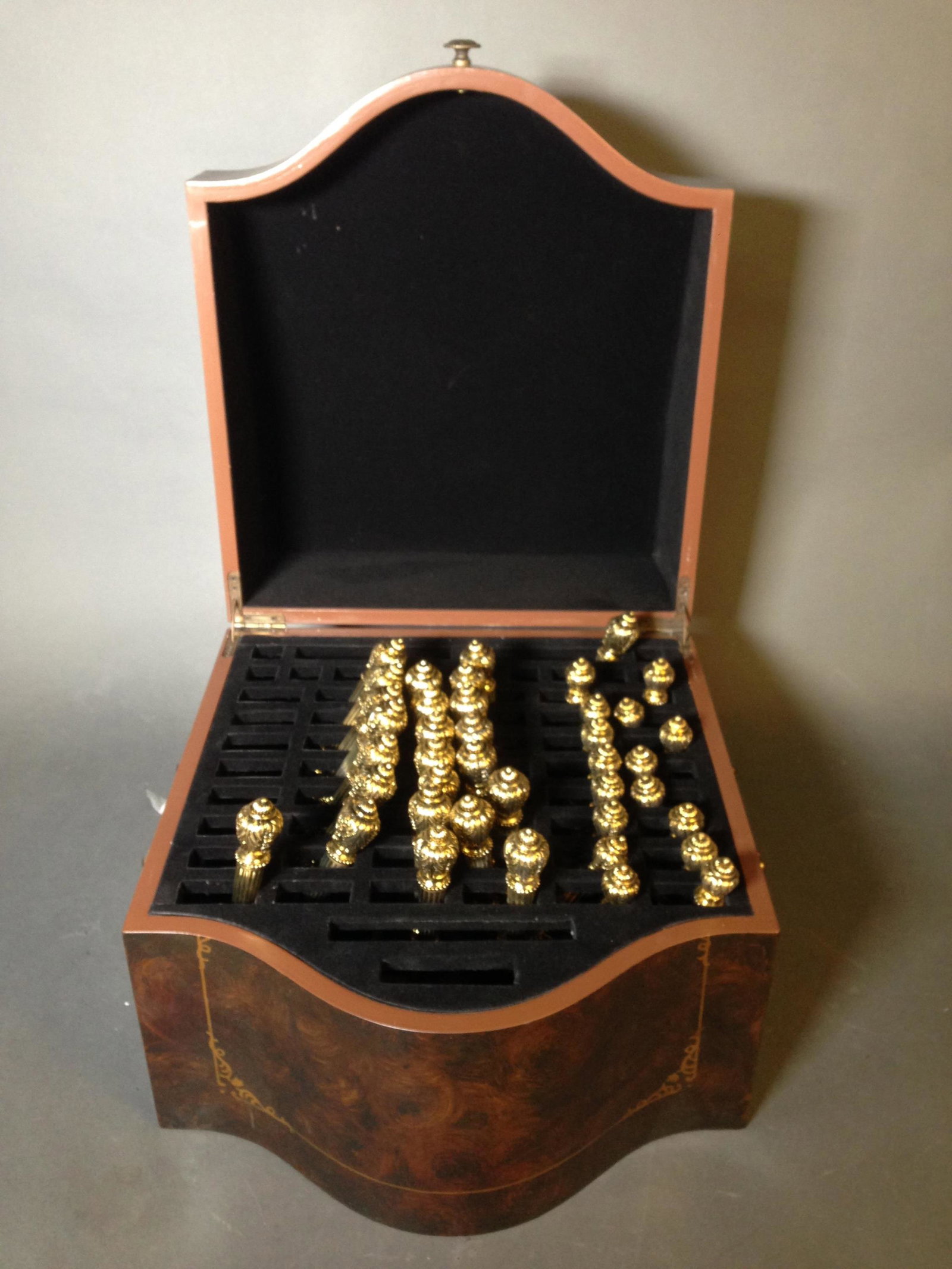 40 Piece Gold Tone Flatware in Leather Knife Box: 40 Piece Gold Tone Flatware in Leather Knife Box ++ 14" x 9" x 11"