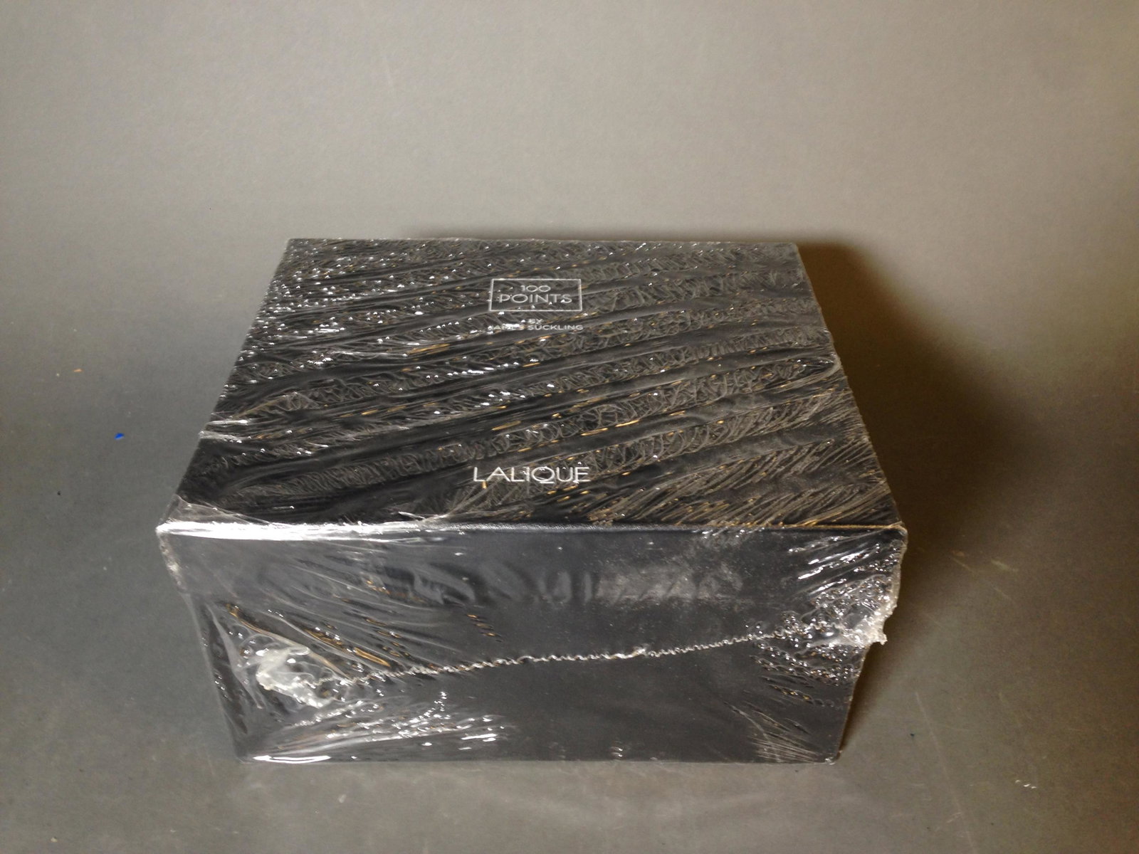 James Suckling Lalique Crystal Large Tumblers: A Pair of 100 Point Series by James Suckling Lalique Crystal Large Tumblers ++ Has presentation box ++ Glasses 6" tall and 10" x 8" x 5"_x000D_ Condition: New condition. Sealed in original packaging. 