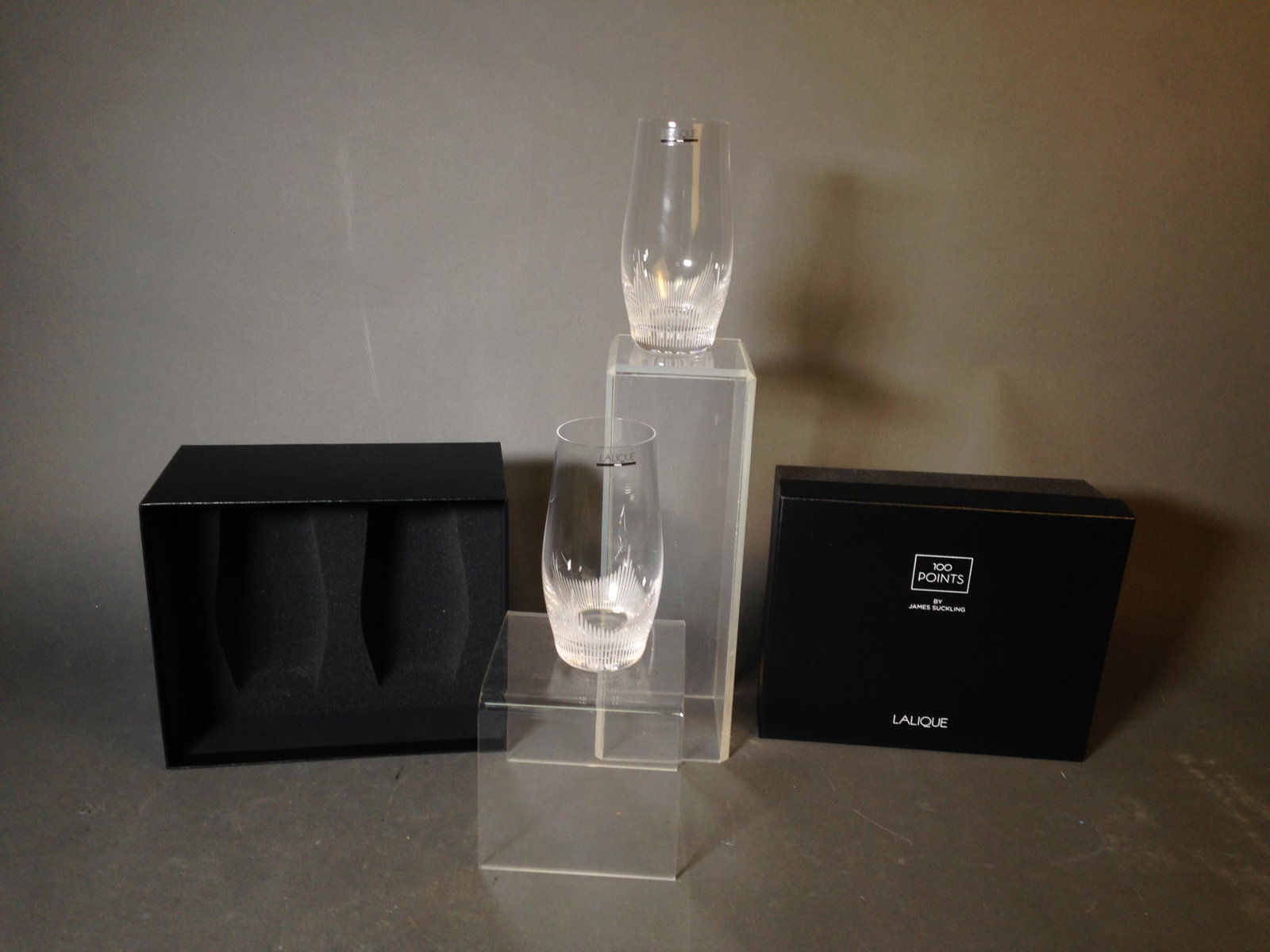 James Suckling Lalique Crystal Large Tumblers: A Pair of 100 Point Series by James Suckling Lalique Crystal Large Tumblers ++ Has presentation box ++ Glasses 6" tall and 10" x 8" x 5"_x000D_ Condition: Like new unused condition.