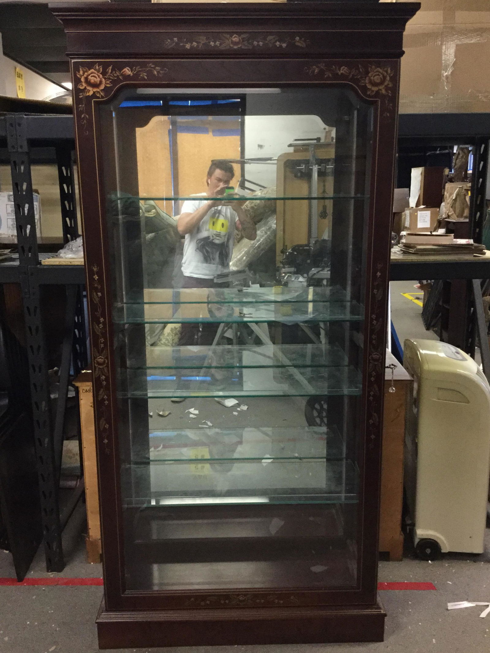 2 John Widdicomb bookcases: A pair of John Widdicomb bookcases. Painted wood with glass doors and shelves. Mirrored back. Measuring: 86" x 36" x 15.5"