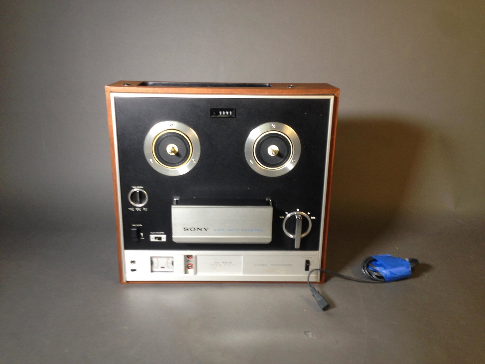 Vintage SONY TC-5600 E.S.P. Real to Reel Recorder: Vintage SONY TC-5600 E.S.P. Auto Reverse Stereo Reel to Reel Tape Recorder ++ 16" x 15" x 7"_x000D_ Condition: Untested, sold in as is condition.