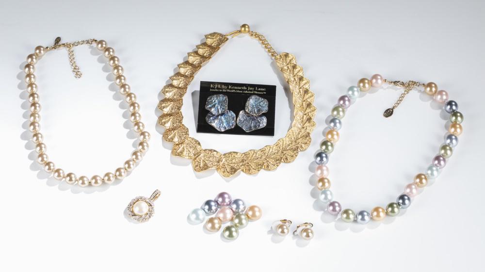 6 Kenneth Jay Lane, pieces of jewelry.: A group of six pieces of Kenneth Jay Lane jewelry. ++ Pair of hammered gold tone disc drop earrings with pearlescent finish. Stamped on back. 1 1/2". ++ Hammered gold tone disc bib necklace with hook 