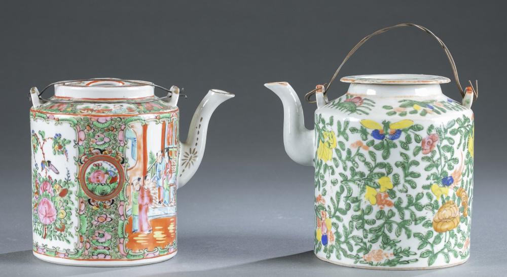 2 Chinese export porcelain teapots. (1 of 8)