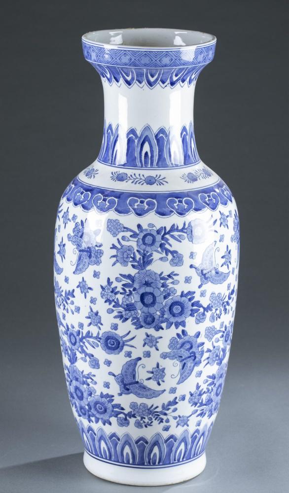 Large Chinese blue & white porcelain vase, 20th c. (1 of 5)