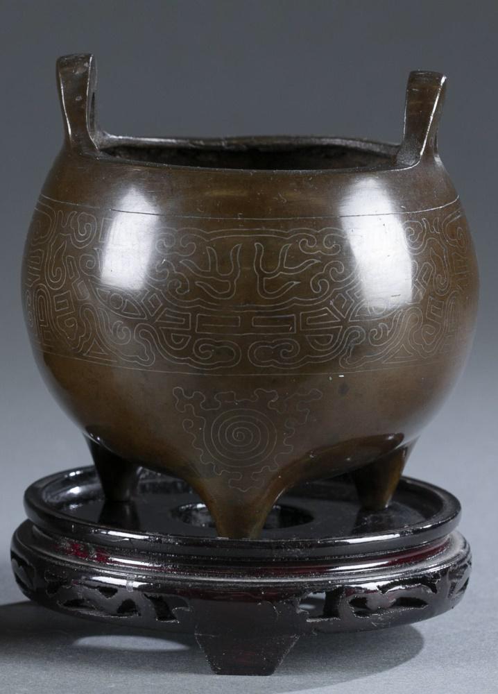 Small Chinese bronze tripod censer. (1 of 7)