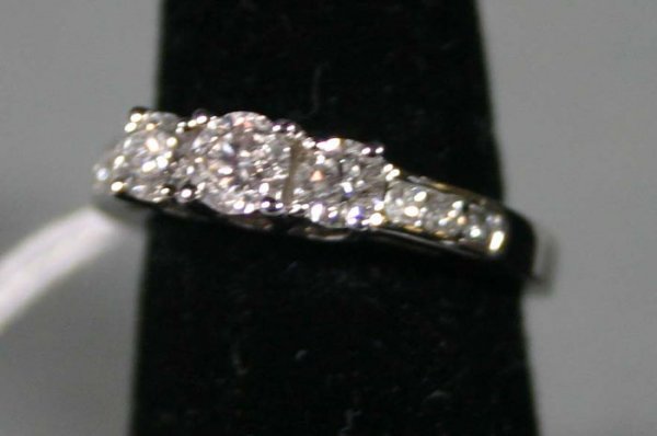 Three diamond ring 14K white gold band - 2