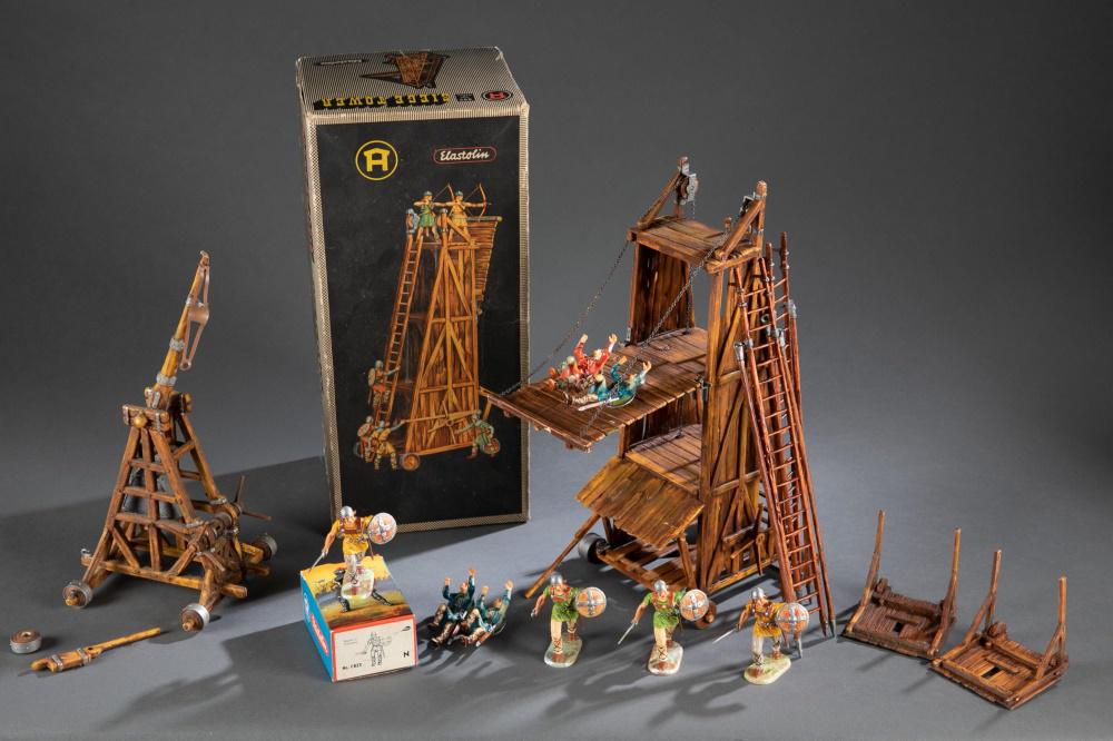 Vintage Elastolin plastic medieval siege engines. (1 of 7)