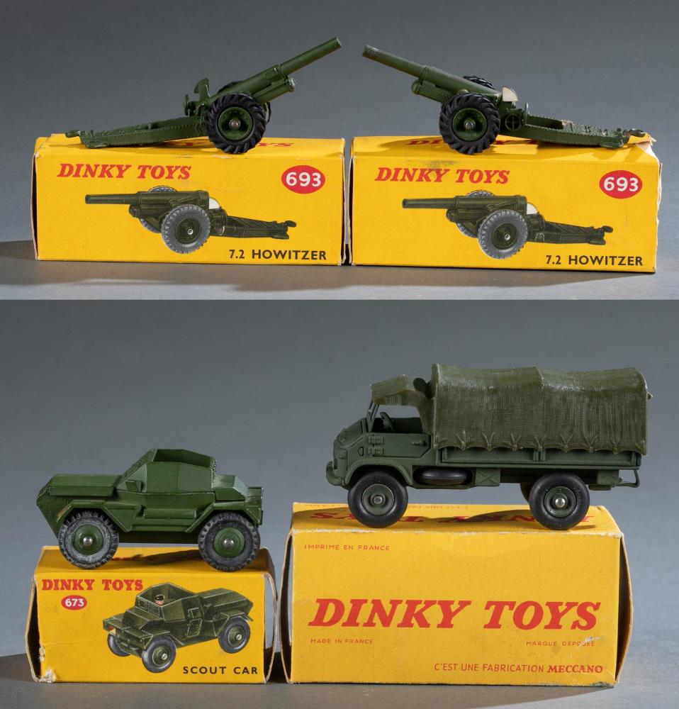 4 Dinky Toys military vehicles in original boxes. (1 of 10)