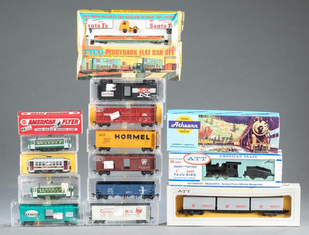 15 HO Gauge locomotives and train cars OB (1 of 5)