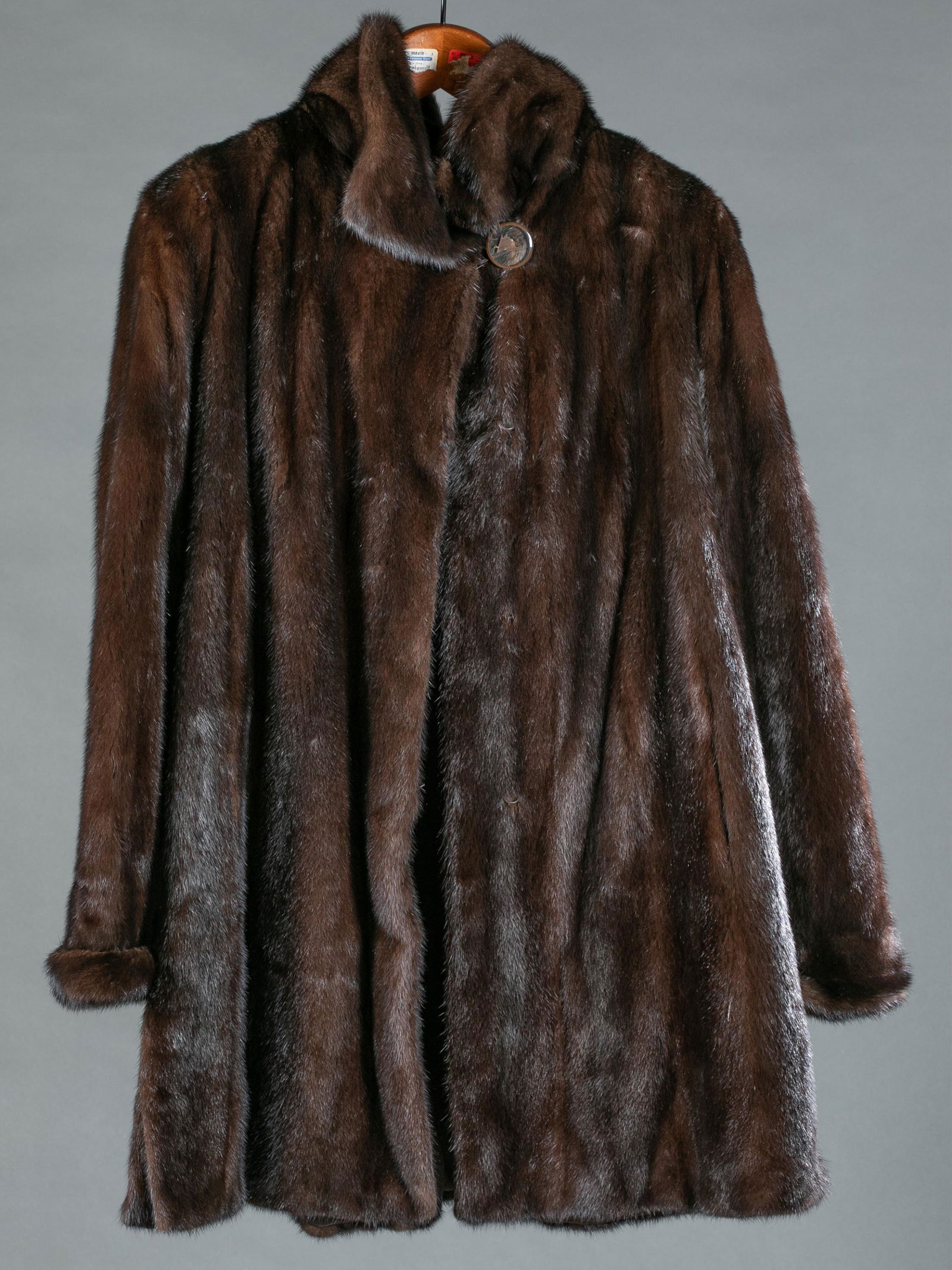 Brown Mink fur coat.: A dark brown mink coat. Three snap closure. Lined interior. Approximately: Length: 36" Bust: 31".