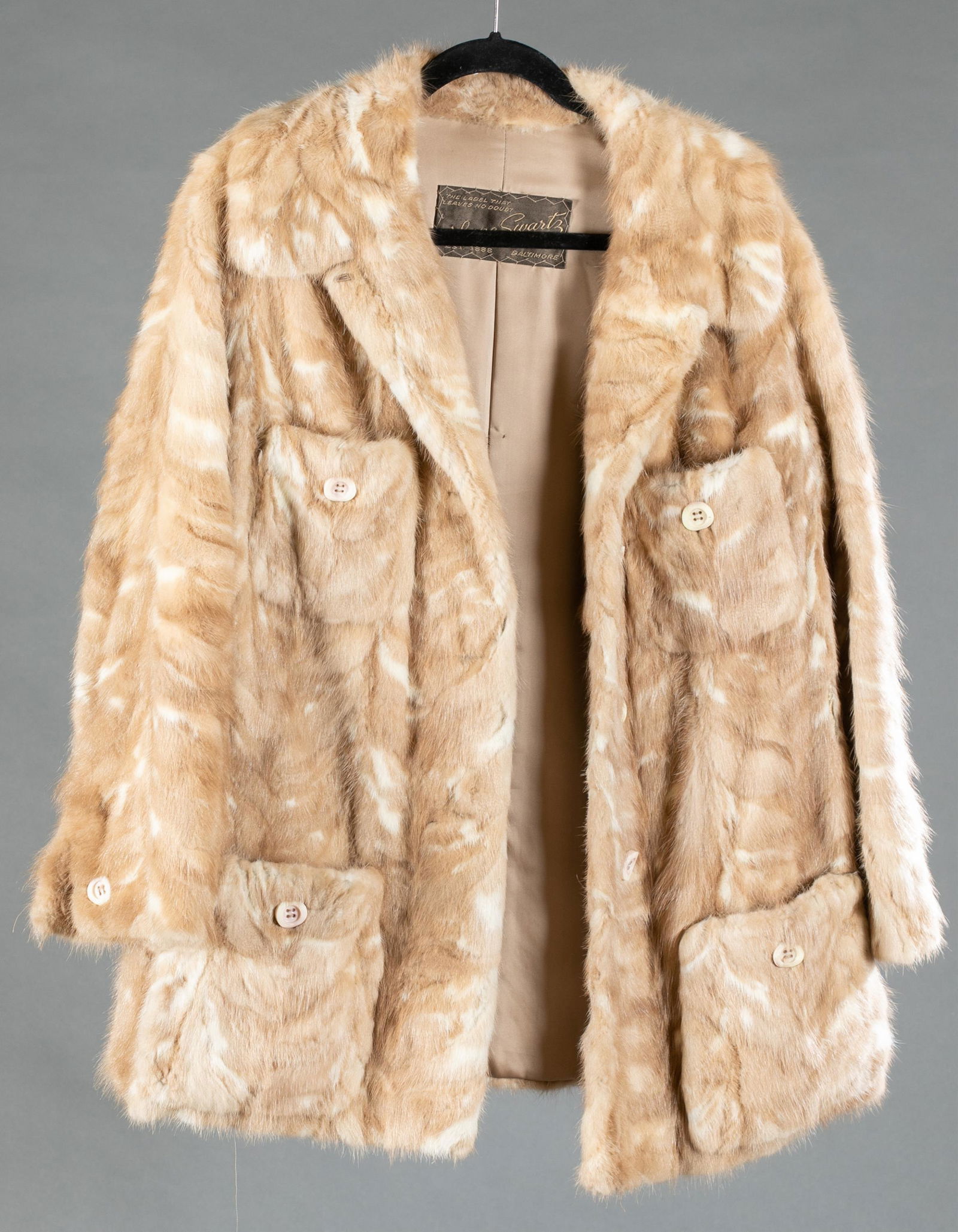 Fisher, Mano Swartz for Donald Brooks, fur coat.: A brown fisher fur coat by Mano Swartz for Donald Brooks. Baltimore. Three buttons and four exterior pockets. Silk lining embroidered with previous owner name. Bust: Approx, 42". Length: Approx, 30".