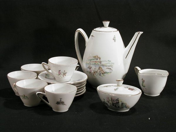077: Winterling Bavaria Childs Tea Set: Winterling Bavaria Childs tea set inc. coffee pot, creamer, sugar & 6 cup/saucers, 20th century.