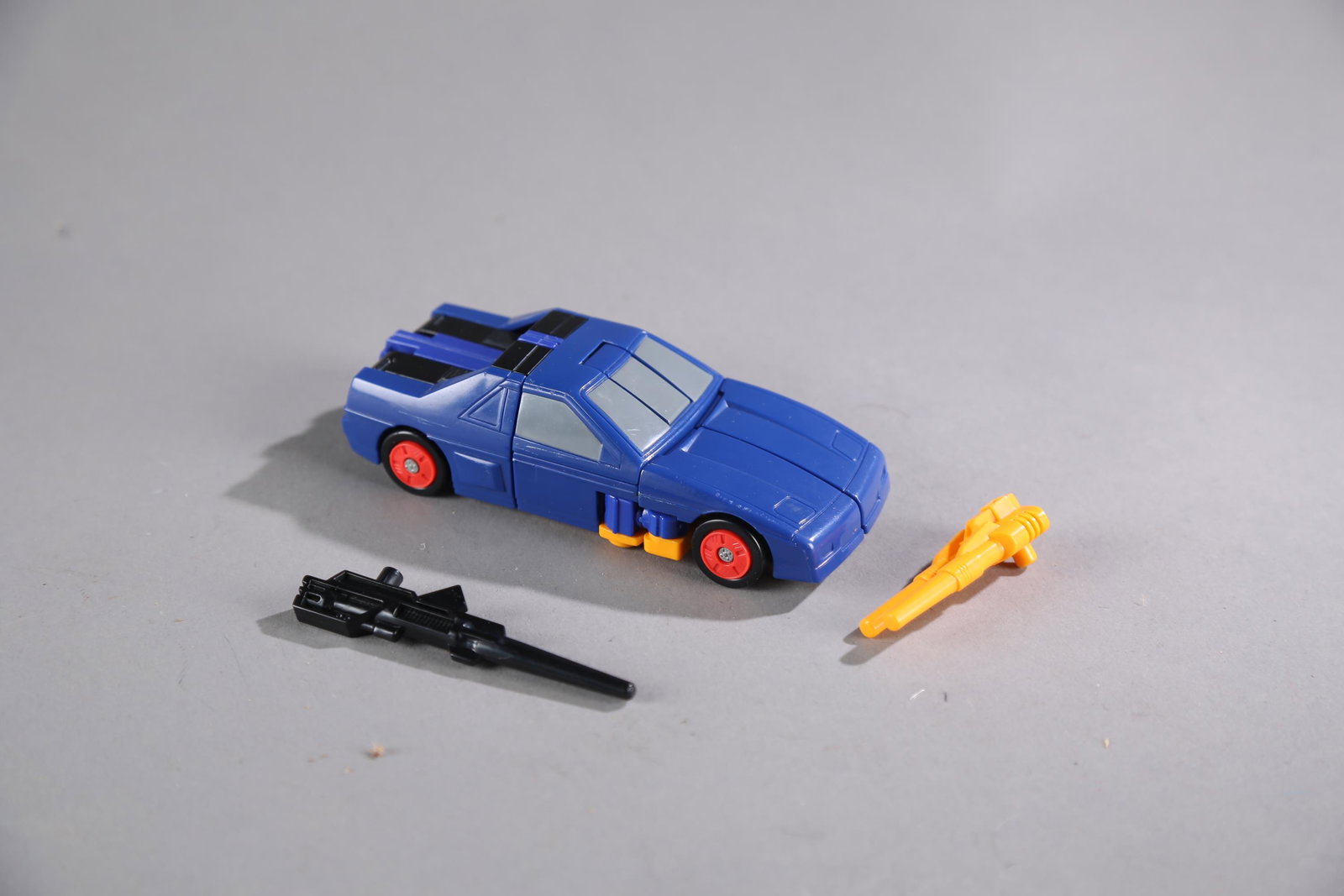 G1 Transformers Punch/ Counterpunch figure.: Hasbro 1987 G1 Transformers Punch/ Counterpunch complete figure. Includes twin mortar launcher and photon cannon. 5" long.