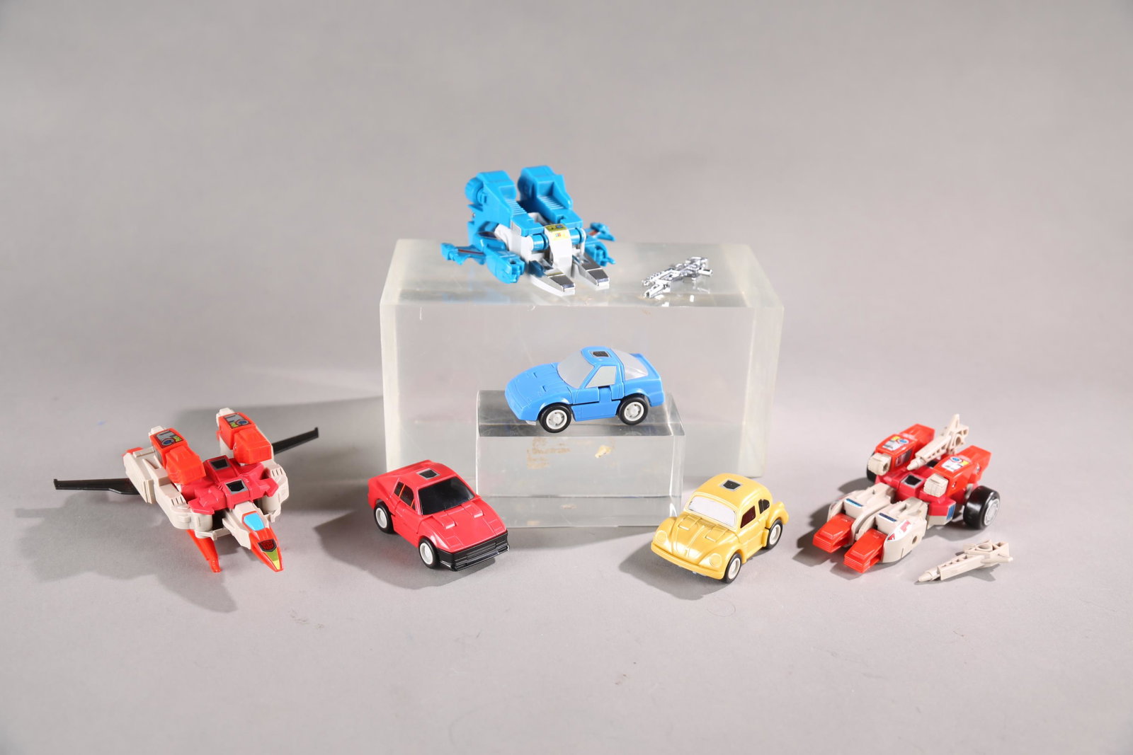 6 G1 Transformers figures.: A group of six Hasbro G1 Transformers figures. ++ Complete 1985 Jumpstarters: Topspin with Particle Beam Rifle. ++ 1987 Clones: Cloudraker and Fastlane. Includes two figures, two Sonic Boom Rifles, an
