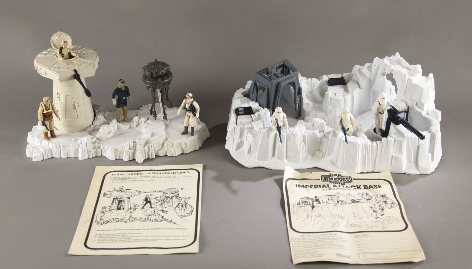 2 Star Wars TESB Hoth playsets and figures.: A group of two Kenner Star Wars: The Empire Strikes Back Hoth playsets and figures. ++ 1981 complete Turret and Probe Bot playset. Includes probe bot, canon on swivel base, and instructions.13" x 8" +