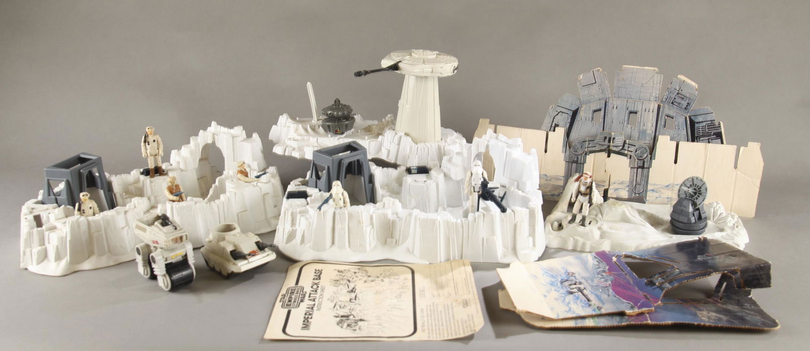 4 Star Wars TESB Hoth playsets and figures.: A group of four Kenner Star Wars: The Empire Strikes Back Hoth playsets and figures. ++ 1981 incomplete Turret and Probe Bot playset. Includes probe bot and canon on swivel base. Probe bot missing leg