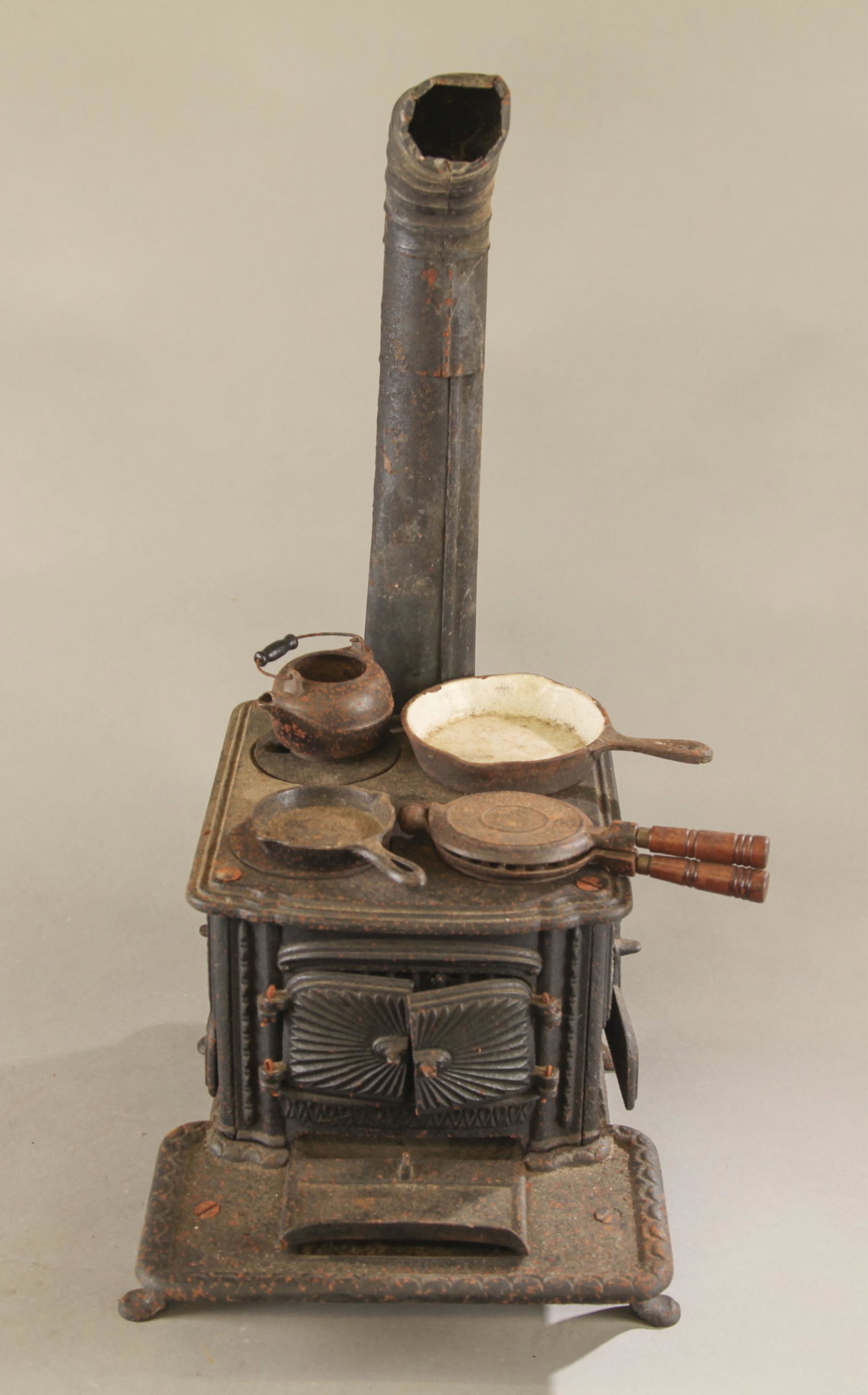 Antique cast iron coal stove.: Antique cast iron four burner coal stove. Includes stovepipe, four burner covers, hearth cover, two pans, waffle iron, and kettle. Similar to T. Southard and G.F. Filley. Unmarked. 8 3/4" x 13 1/2" x 