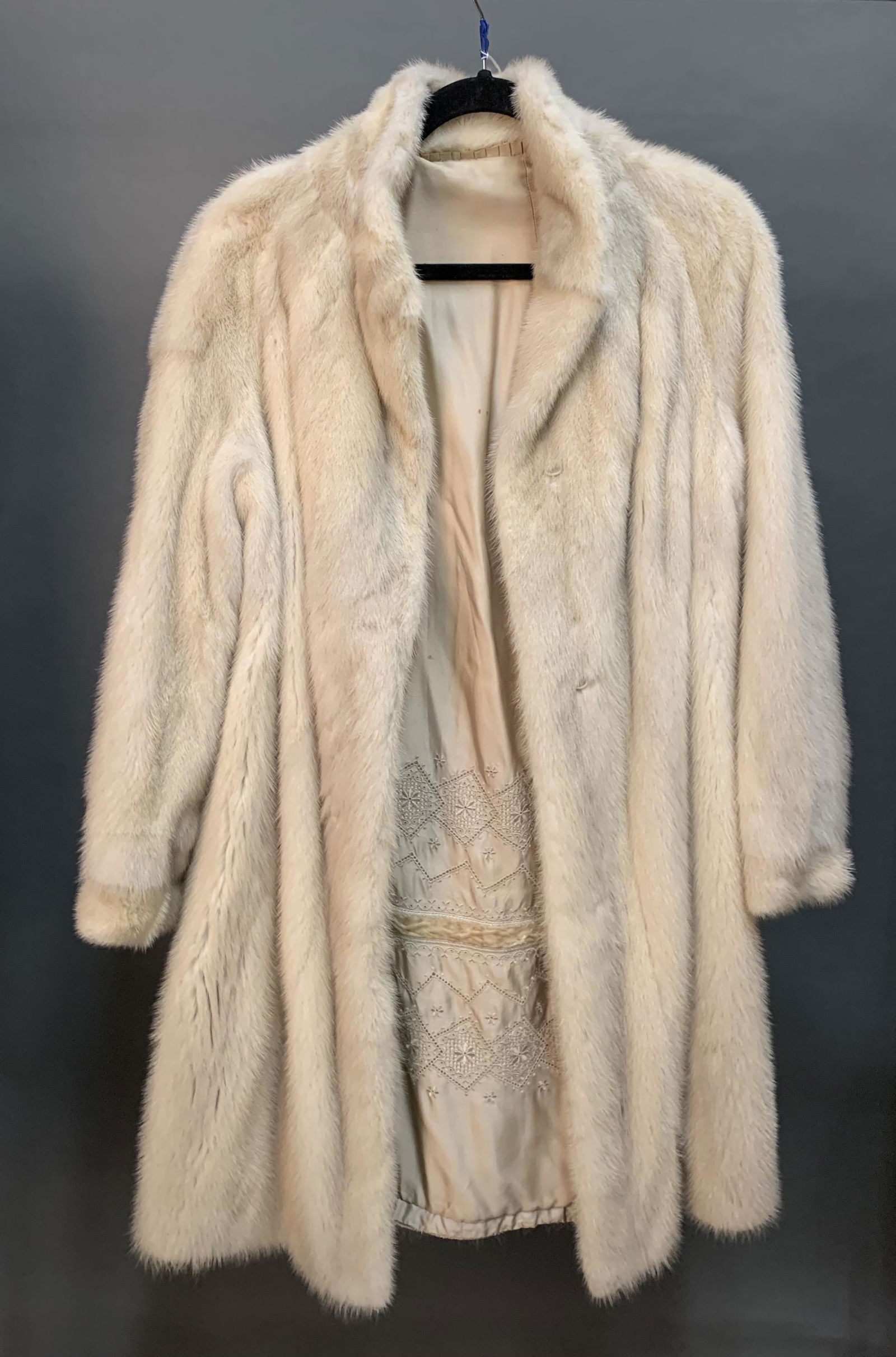 White Mink Fur Coat. (1 of 3)