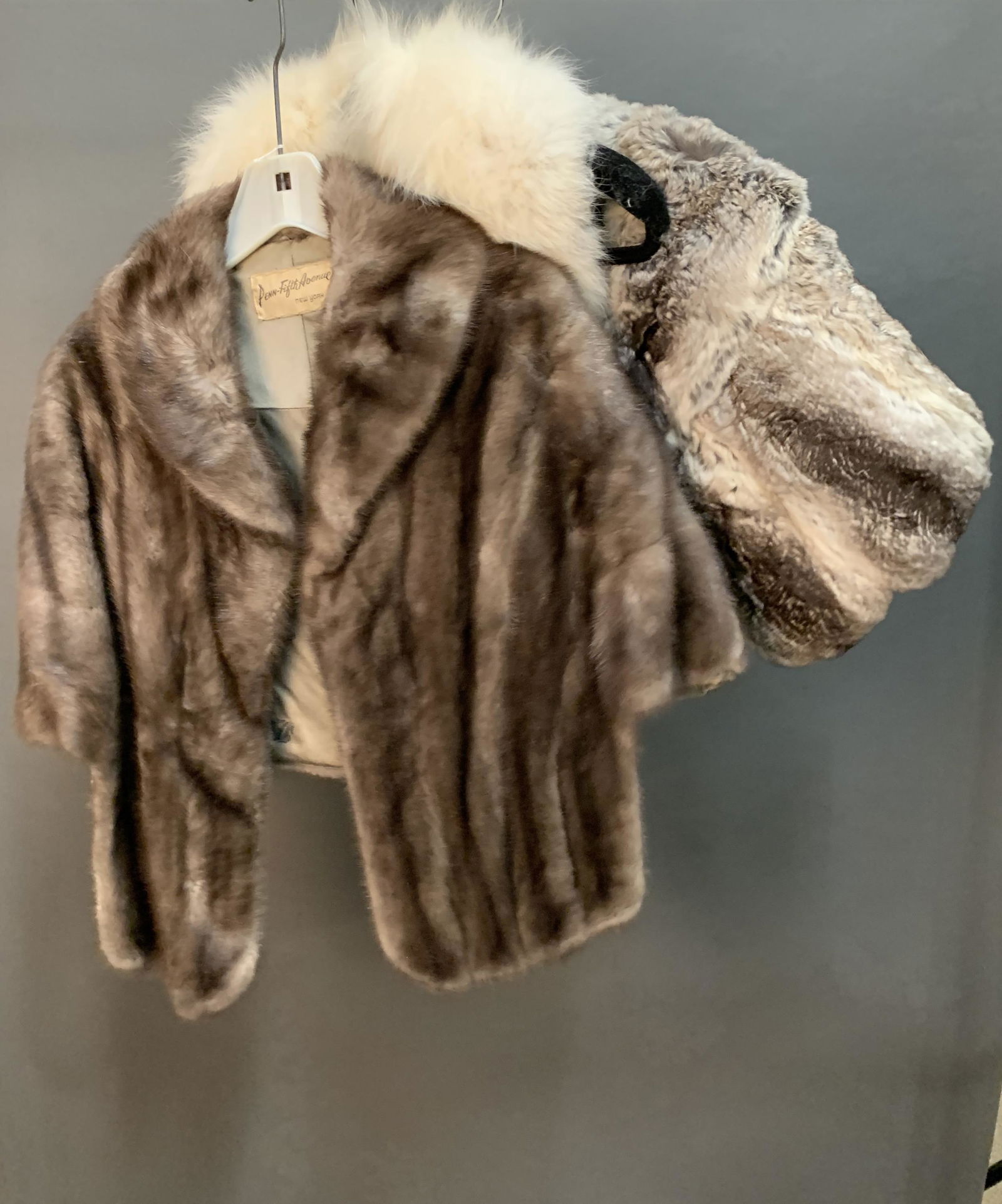 3 Fur Shawls. (1 of 7)