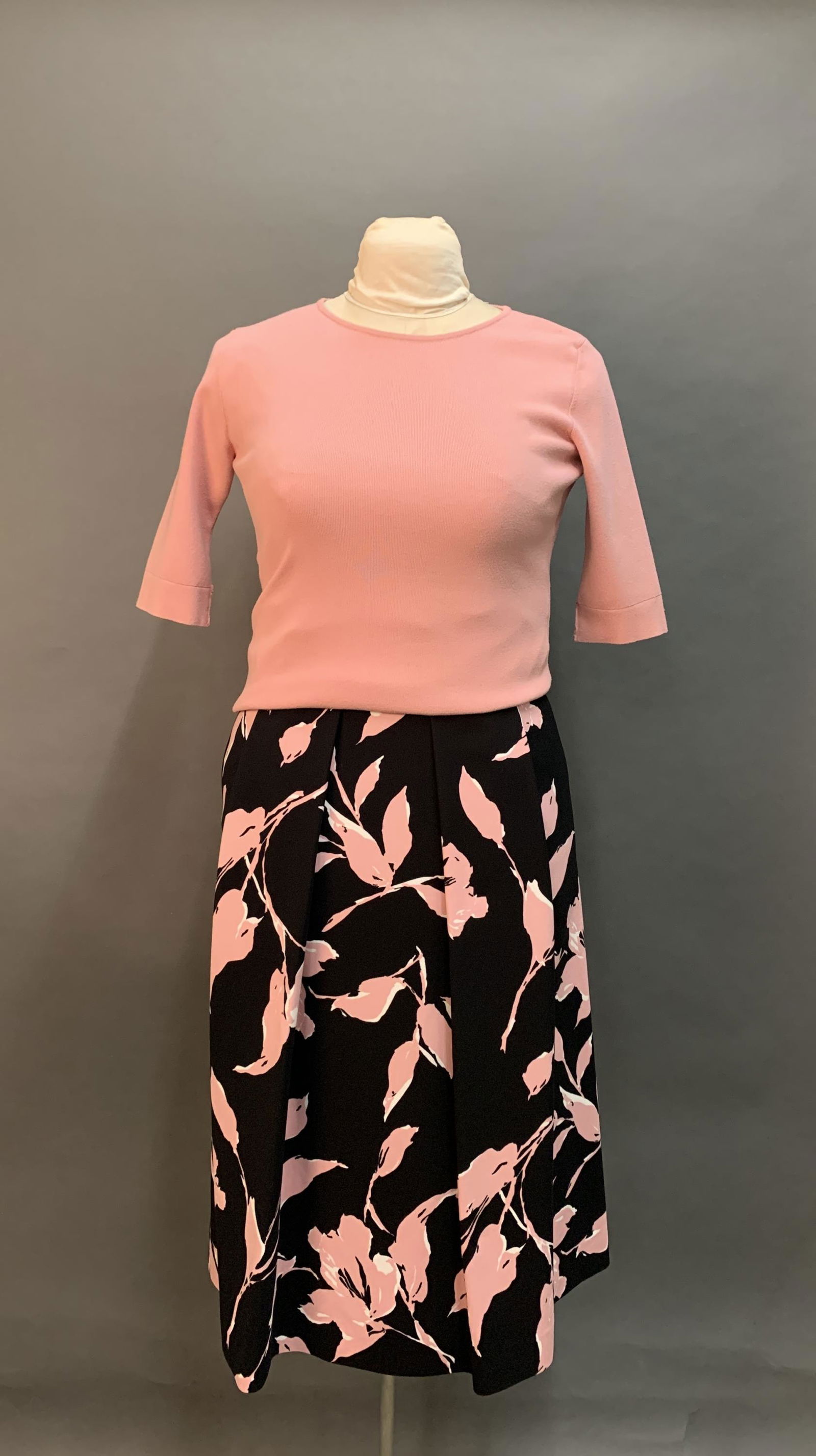 Escada Ensemble.: An Escada skirt and sweater set. ++ Pink sweater. Size small. ++ Pink and black flared skirt. Size 34.