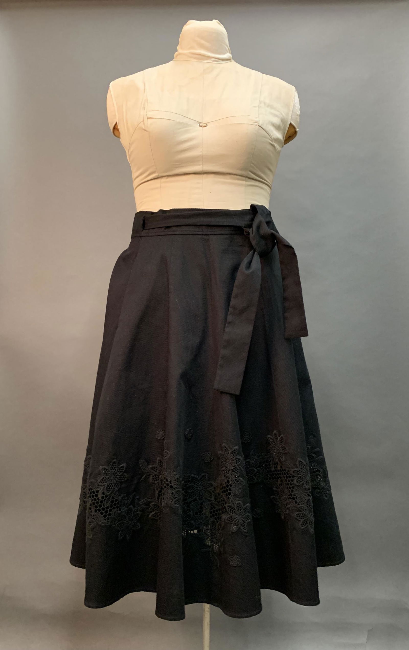 Escada Skirt.: An Escada black embroidered wrap waist flared skirt with detailed embroidery around hem. Size 34.