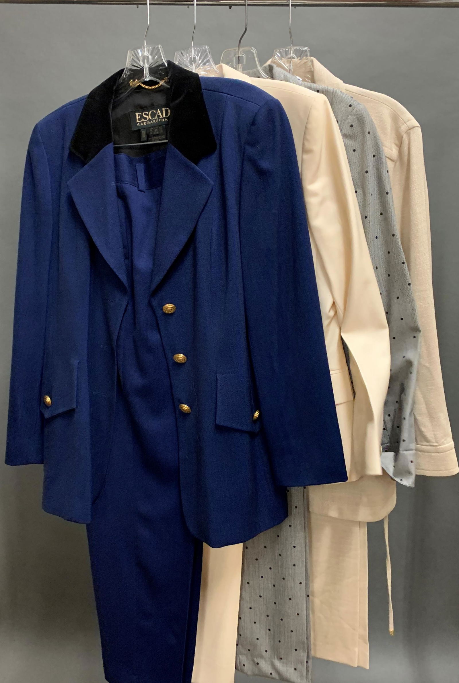 4 Escada ensembles. (1 of 12)