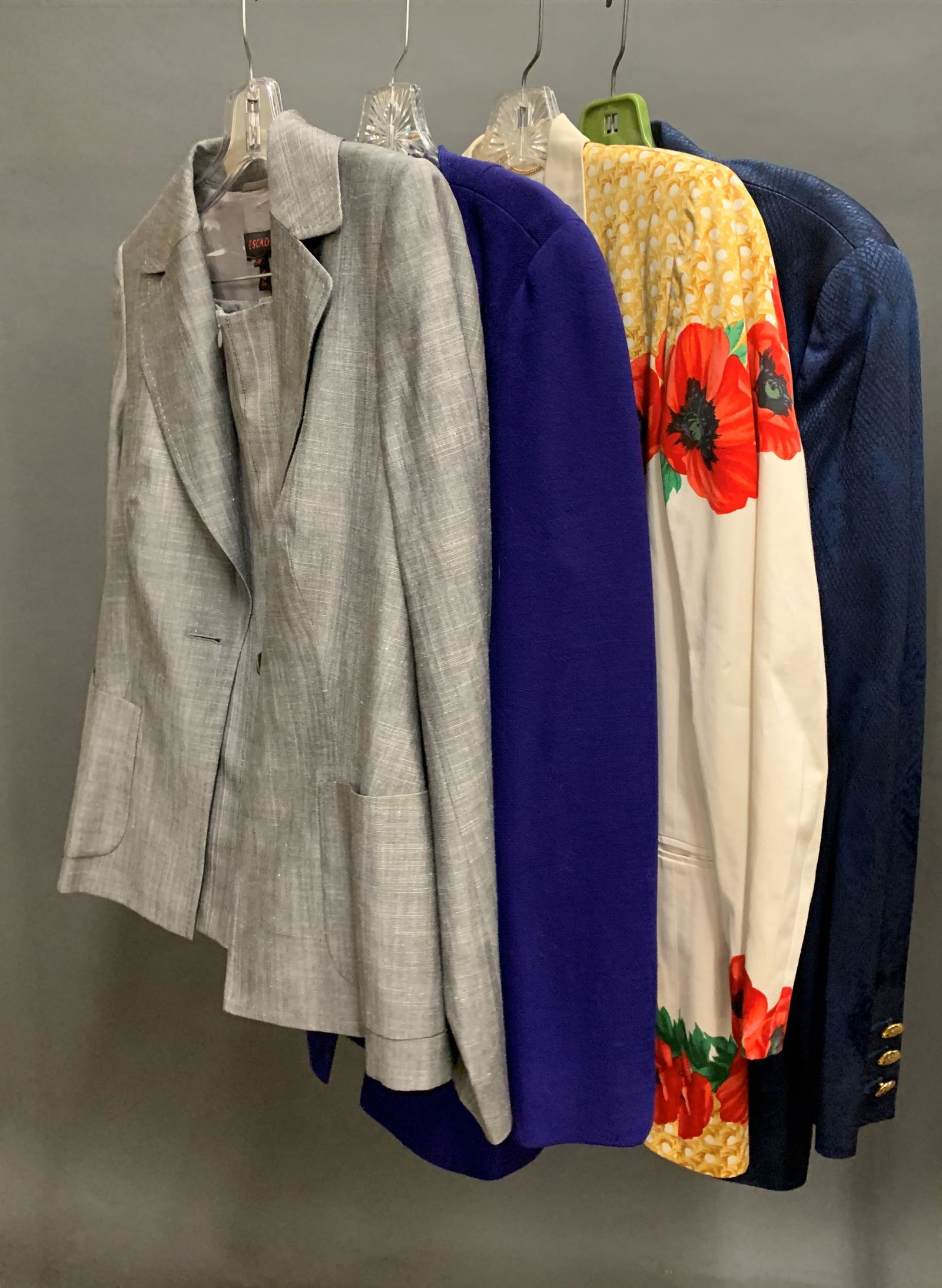 4 Escada Ensembles. (1 of 12)