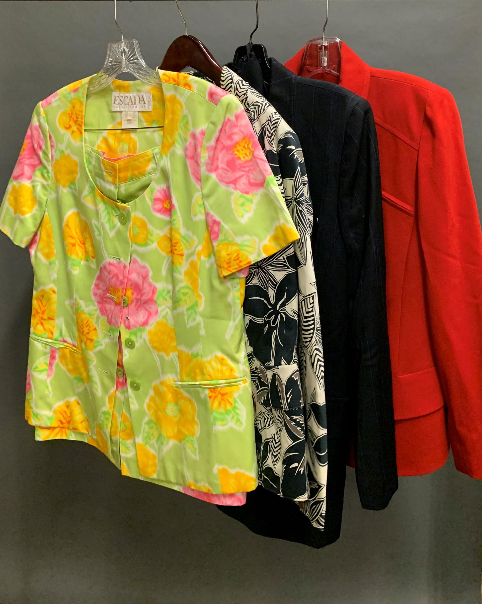 4 Escada Ensembles. (1 of 13)