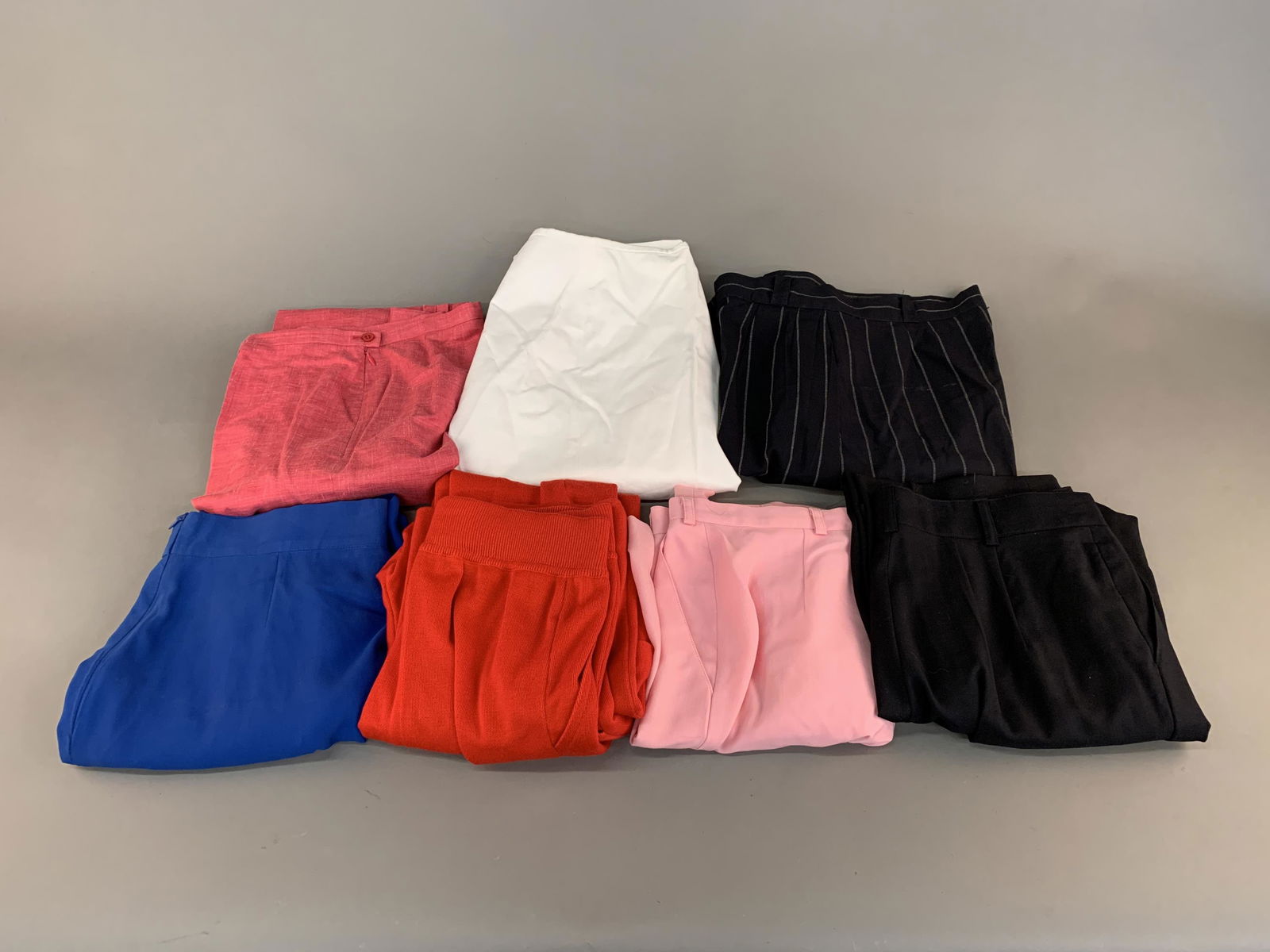 7 Escada Bottoms. (1 of 3)