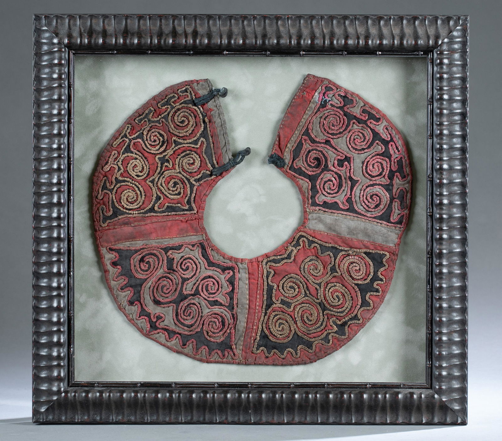 Embroidered Neck Collar. (1 of 4)