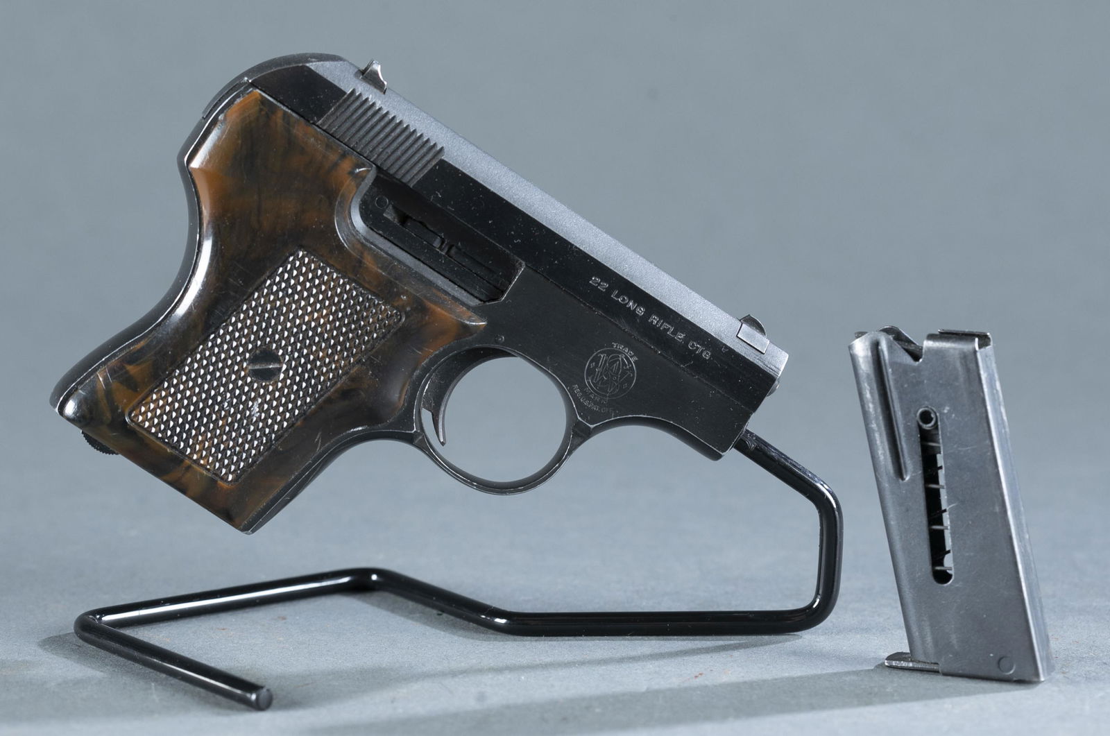 S&W M61-2 Escort pistol, .22 LR.: Smith and Wesson Model 61-2 Escort semi automatic pistol, .22 LR. Blued finish. 2 1/2" barrel. Plastic grips. Serial B37338. 4 3/4" overall. Includes 5 shot magazine. THIS IS A MODERN FIREARM. IT REQU