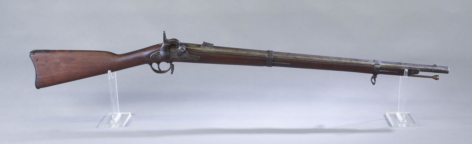 U.S. M1861 percussion rifle musket, .58 cal.: 1862 U.S. Springfield M1861 percussion shortened two band rifle musket, .58 caliber. 28" round rifled barrel with three leaf. V, P, and eagle head mark. Lockplate dated 1862 with eagle motif over Spri