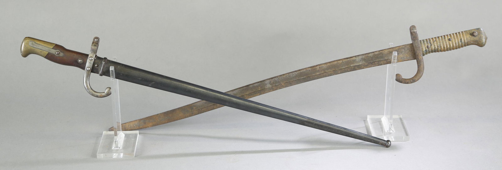 2 19th French bayonets.: A group of two 19th French bayonets. ++ M1866 Chassepot yataghan bayonet. 22 1/2" blade and 27 1./2" overall. ++ M1874 Gras rifle bayonet with scabbard. Marked along tang "Mre D'Armes de Tulle April 1