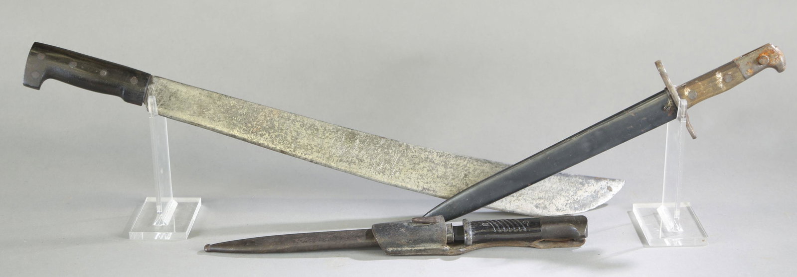 3 WW2 edged weapons.: A group of three WW2 edged weapons. ++ WW2 German M1884/98 III bayonet with scabbard and leather frog. 9 3/4" blade. Matching marked sheath and blade, serial 9469. and "Tr". Shealth marked "41 crs".16