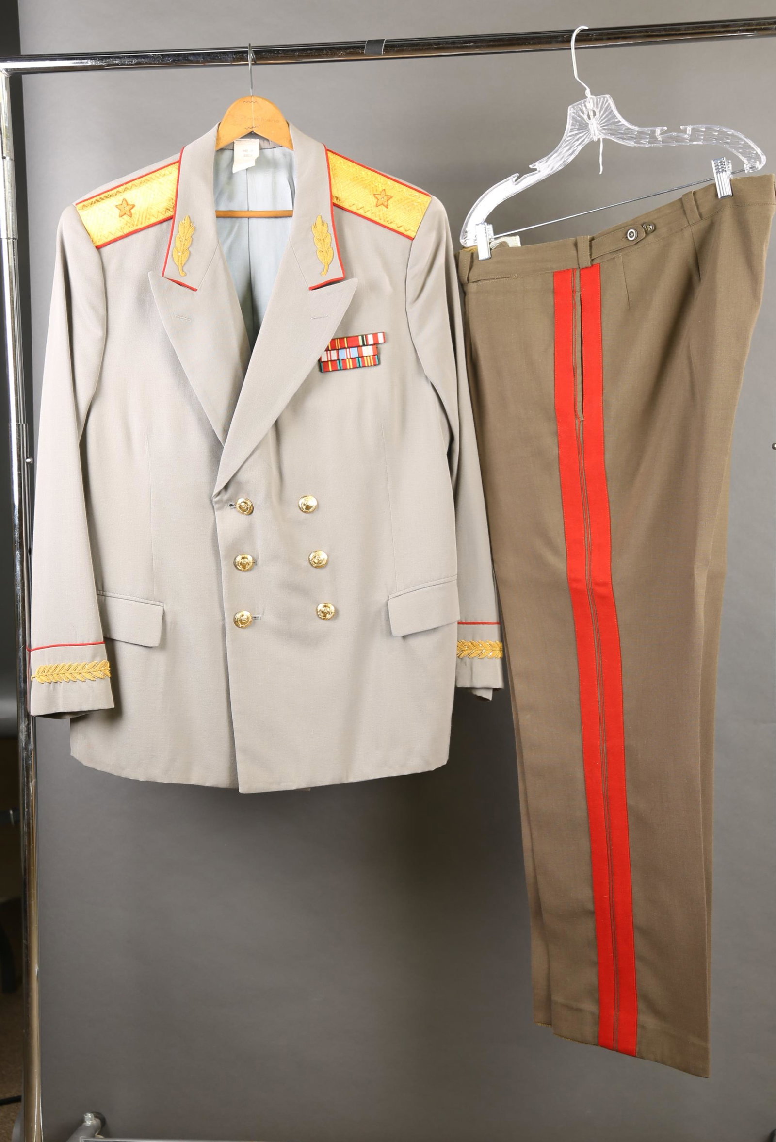 Soviet Union Army Major General summer uniform.: Soviet Union Army One Star Major General summer uniform, pre 1991. Coat and trousers.
