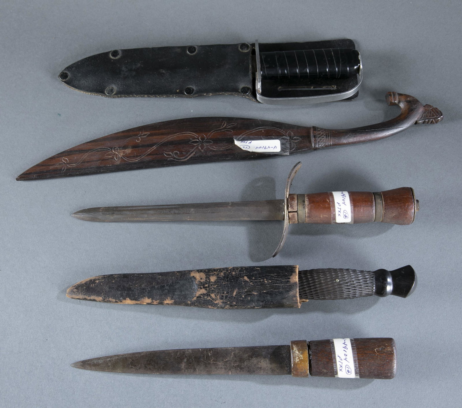 5 knives and daggers.: A group of five knives and daggers. ++ J. Russell & Co "Green River Works" thistle top knife and Leather Sheath. Marked "Bob Smith, Boston" on blade. 6" blade with checkered wood handle. 10 1/2" overa