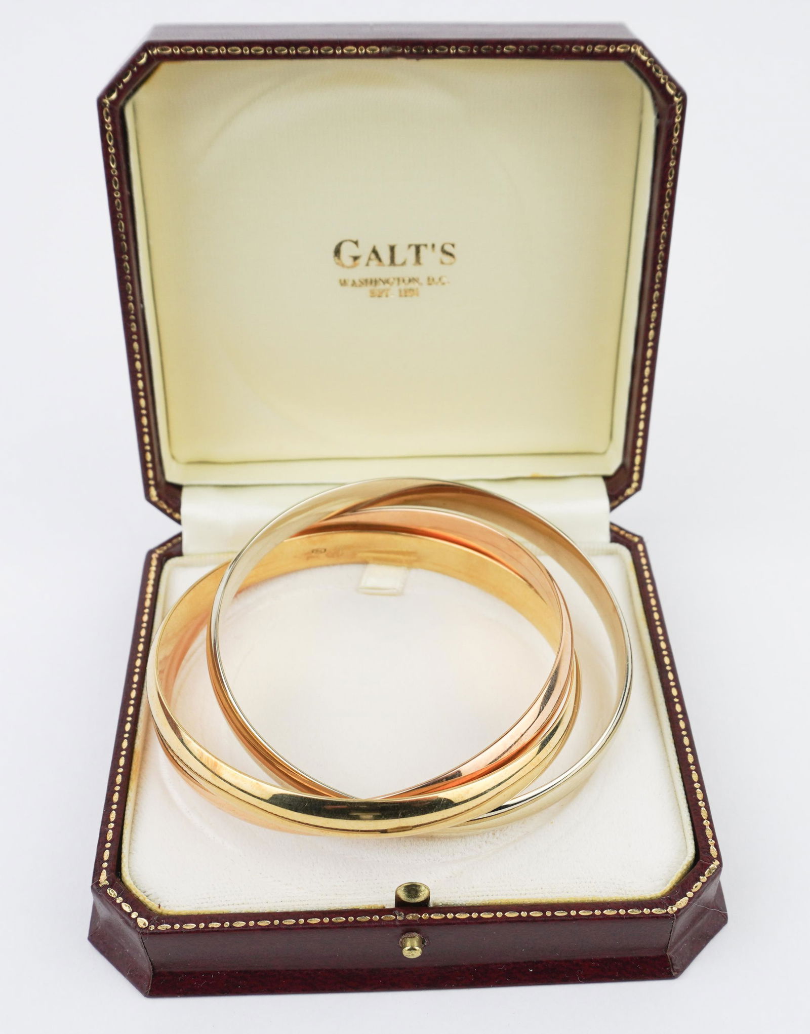 18K Interlocking Bangle Bracelet (1 of 2)