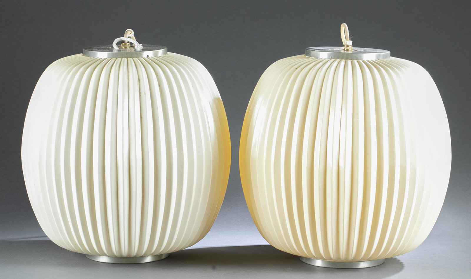 2 Bubble lamps.: A pair of bubble lamps in the style of George Nelson for Herman Miller. 18" x 17".