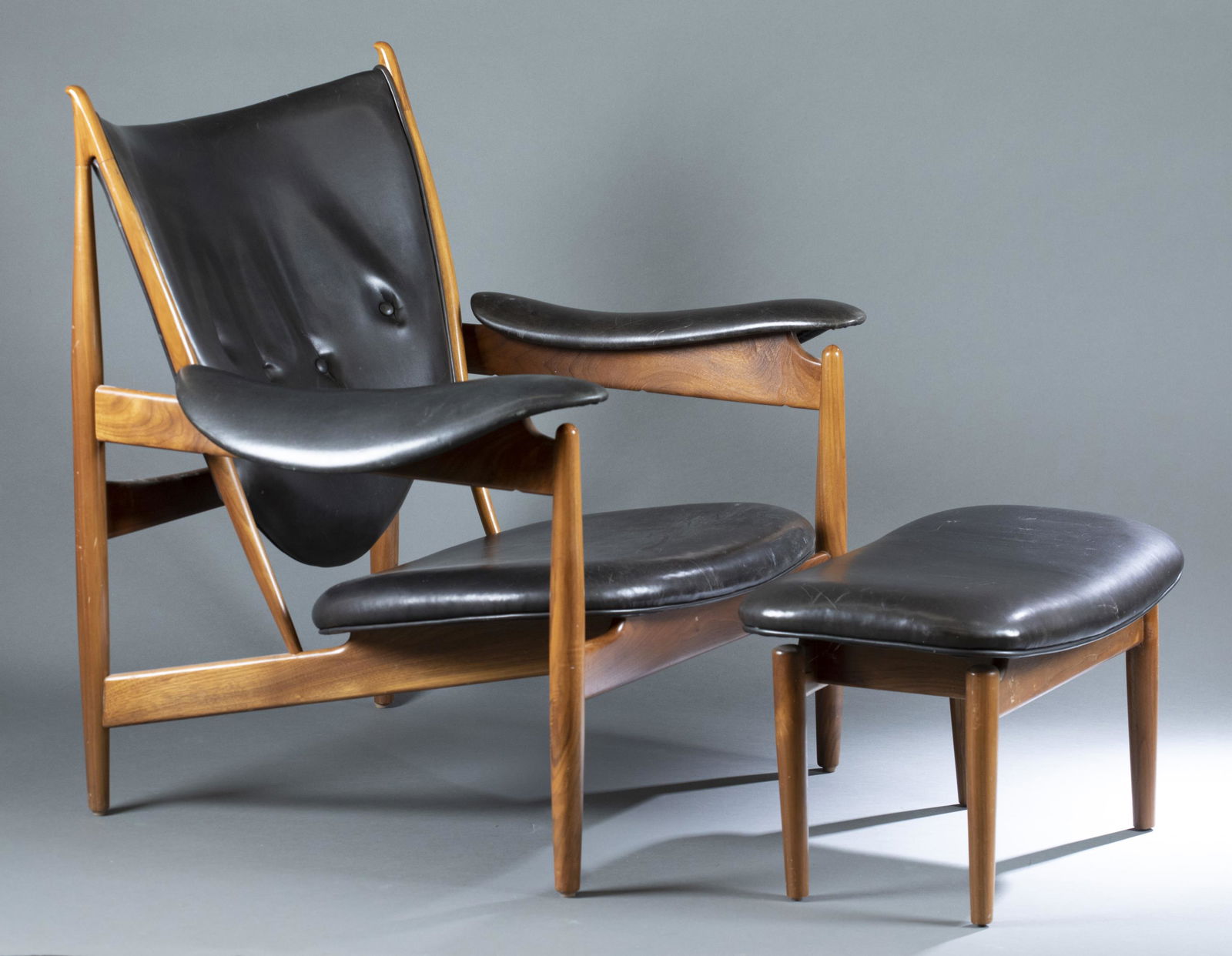 Finn juhl chieftain chair price deals