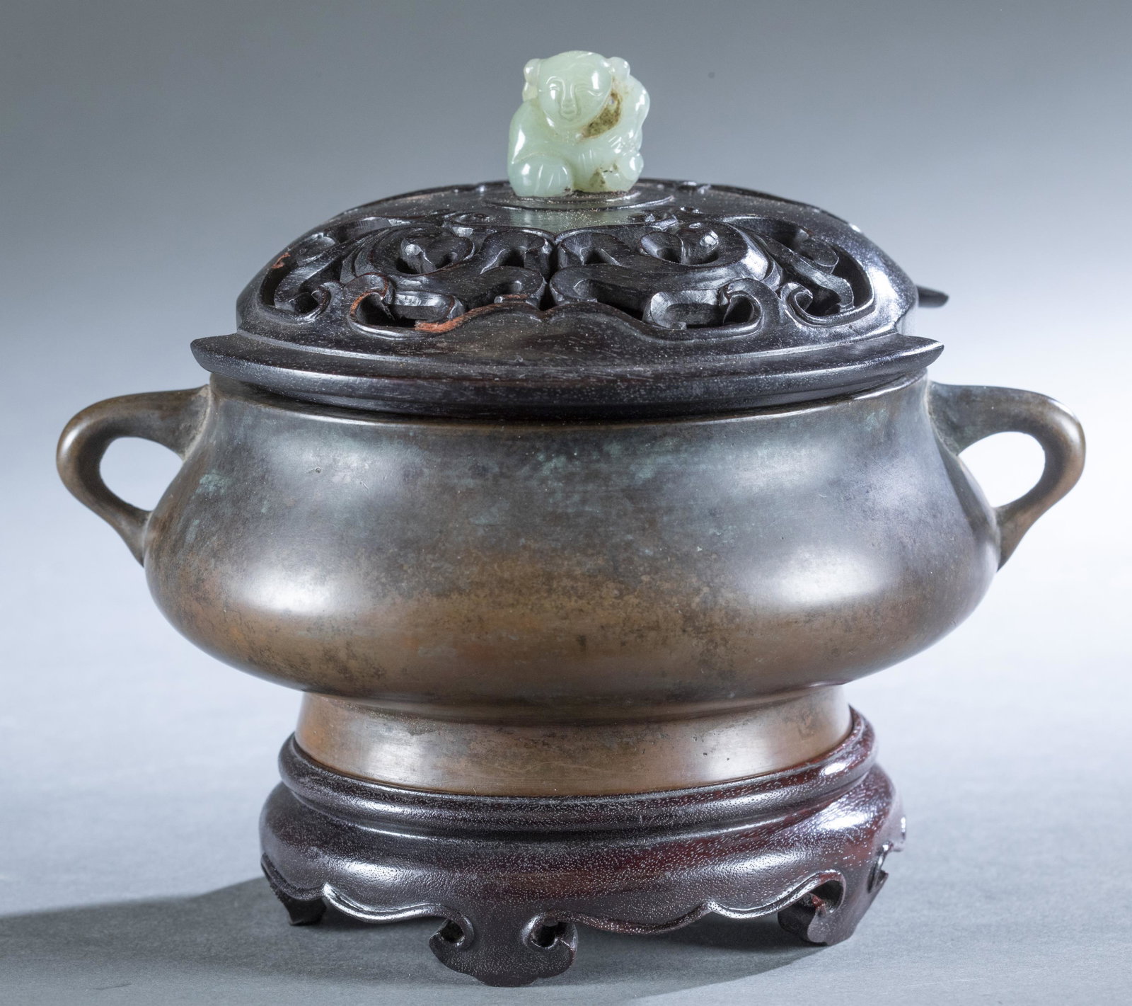 Chinese bronze censer with wood, Xuande Mark.: A Chinese bronze censer with wood lid and stand with a Xuande Mark. Two handles to the side. Round foot on the wood stand. Comes with a wood lid, a child-shaped jade on top. "Daming Xuande Nianzhi" ma